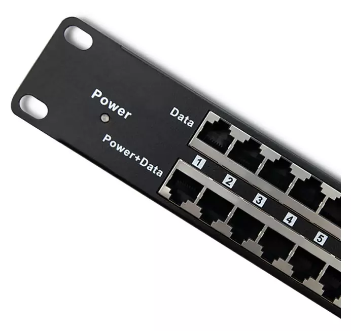 Efektywne zarządzanie siecią na wyciągnięcie ręki z patch panelem Qoltec 48V 24 porty Passive PoE Injector - odkryj nową jakość połączeń